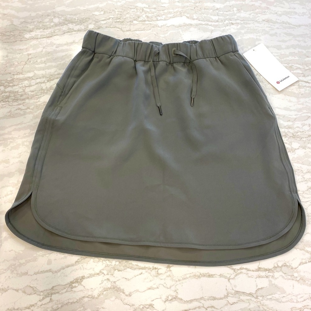 NWT Lululemon On the Fly Skirt - 10 - Gray Sage